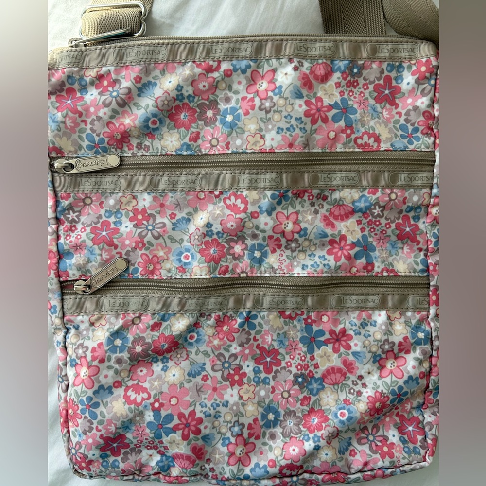 CLEAN Gently Used LeSportsac Dainty White and Tan Floral 3 Zipper Crossbody